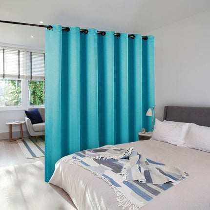 Mørklægningsgardin som praktisk rumdeler