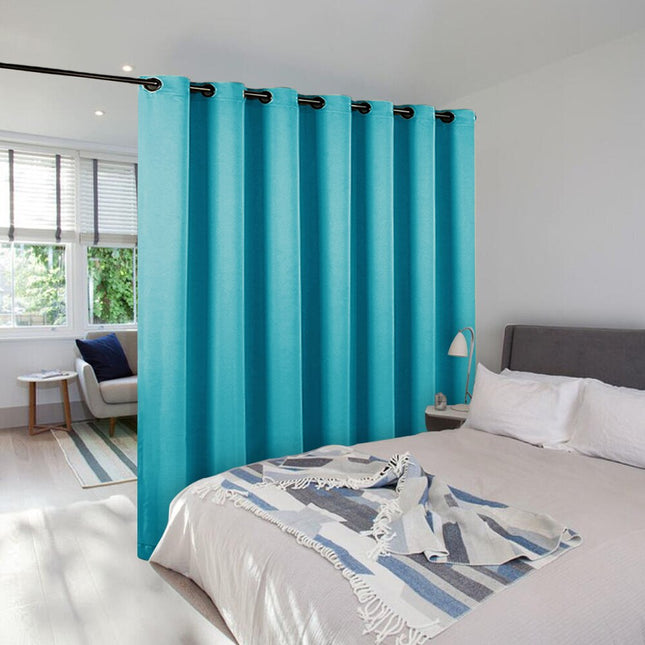 Mørklægningsgardin som praktisk rumdeler