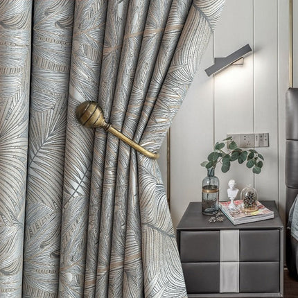 Mørklægningsgardin med elegant fjer mønster