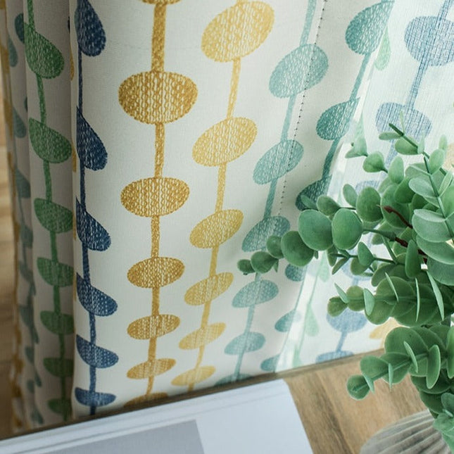 Grønt mønstret gardin til stuen