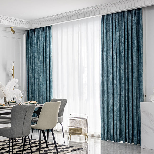 Støvet blåt velour mørklægningsgardin