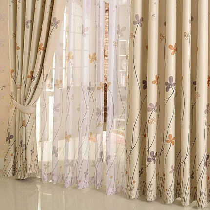 Let gardin med fint blomstermønster