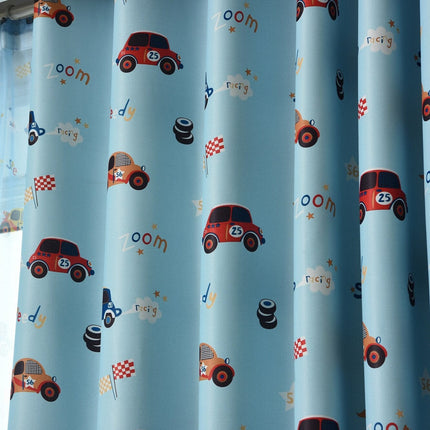 Blåt mørklægningsgardin med biler til børn