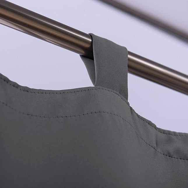 Lyst mørklægningsgardin med brede stropper