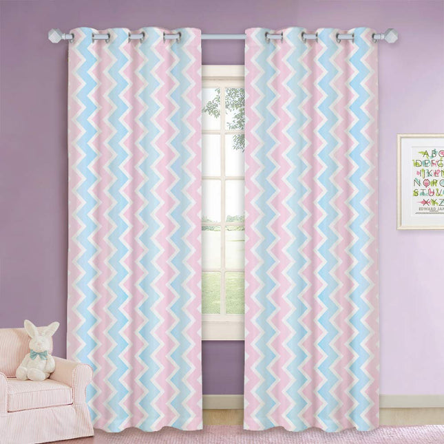 Børnegardin med lyserødt chevron mønster