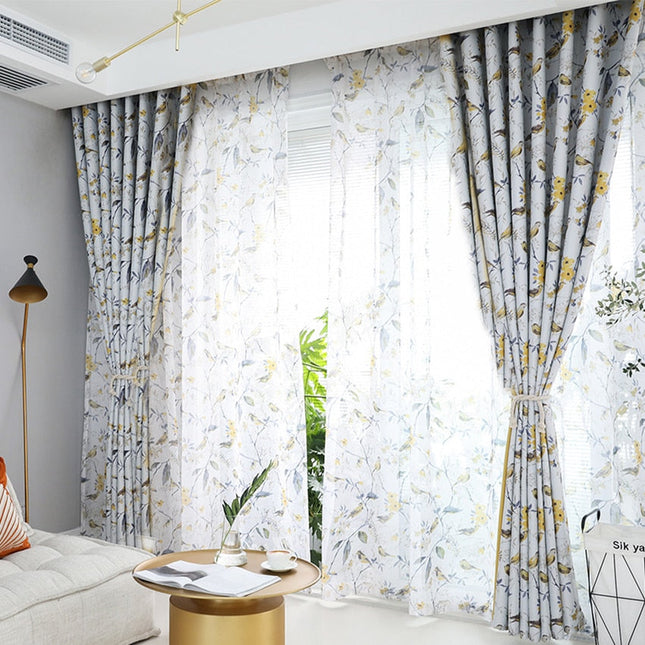 Gardin i hørlook med fugle