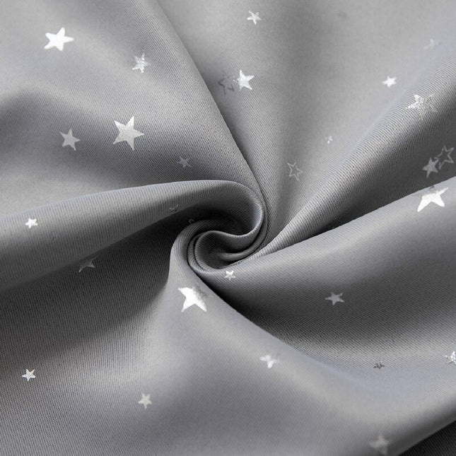 Gråt mørklægningsgardin med små stjerner