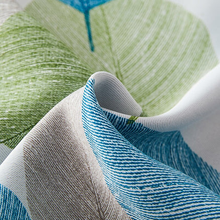 Grønt mønstret mørklægningsgardin med blade