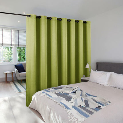 Mørklægningsgardin som praktisk rumdeler