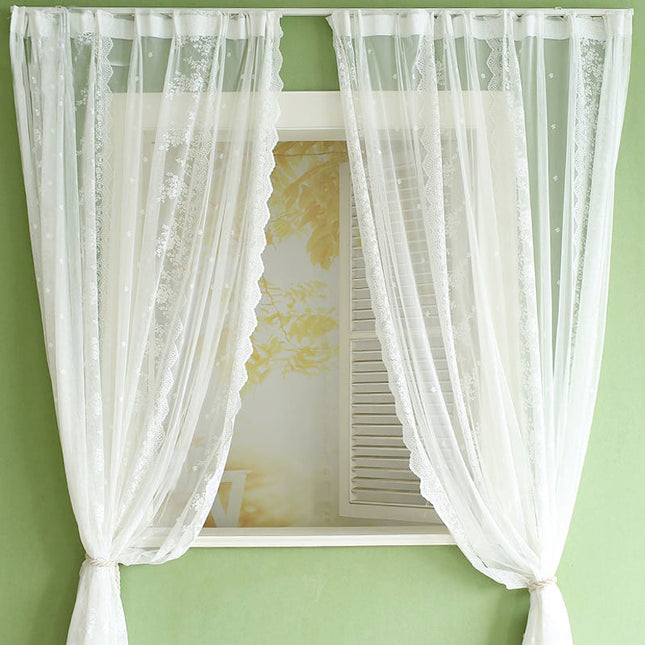 Hvidt gennemsigtigt gardin med blonder