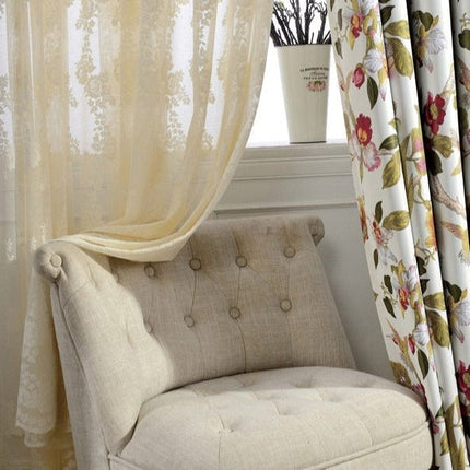 Gennemsigtigt gardin med elegant damask broderi