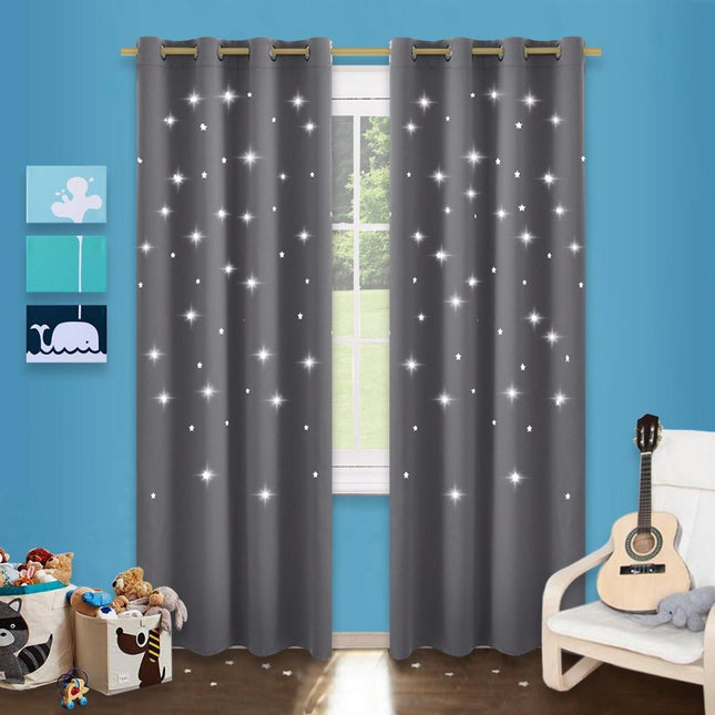 Mørklægningsgardin med stjerner til børneværelse