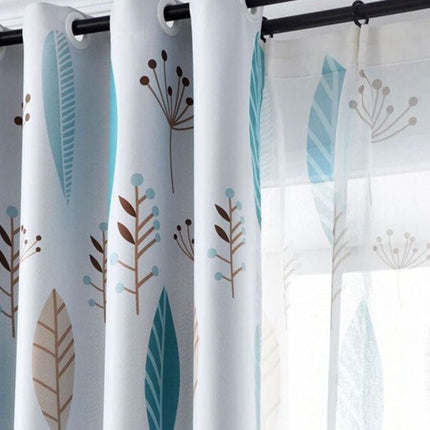 Let gardin med blåt bladmotiv