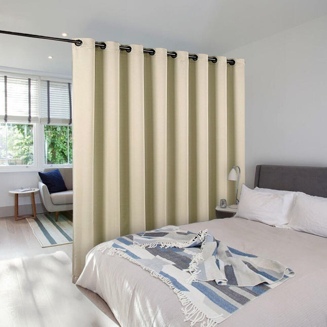 Mørklægningsgardin som praktisk rumdeler