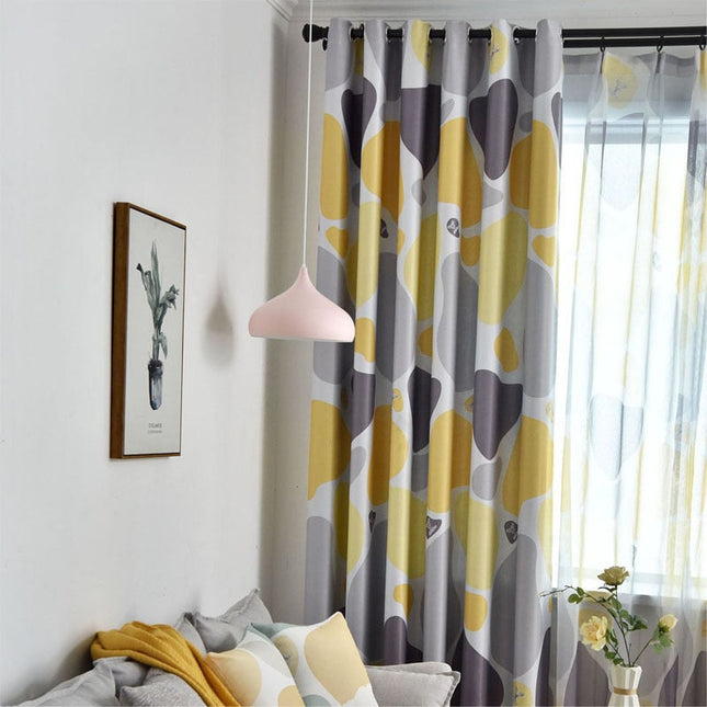 Mørklægningsgardin med abstrakt gul-grå mønster