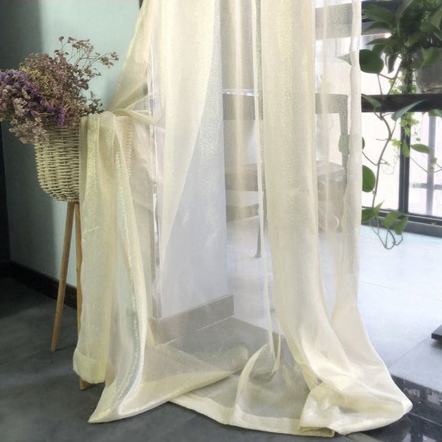 Elegant let gardin med glanseffekt