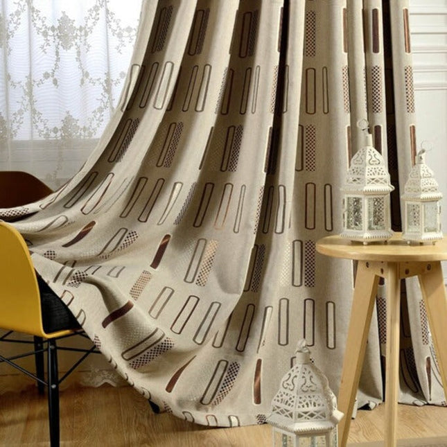 Moderne mønstret gardin til stuen