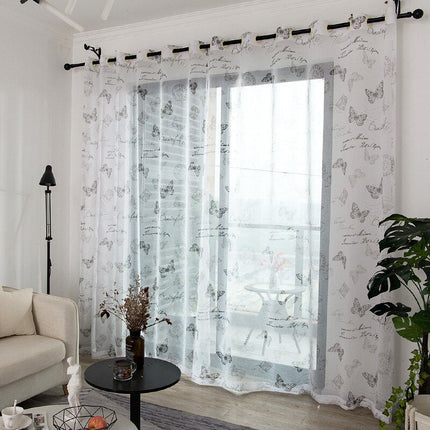 Gennemsigtigt gardin med sommerfugle og skrift