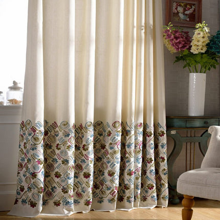 Gardin med broderet boheme-mønster