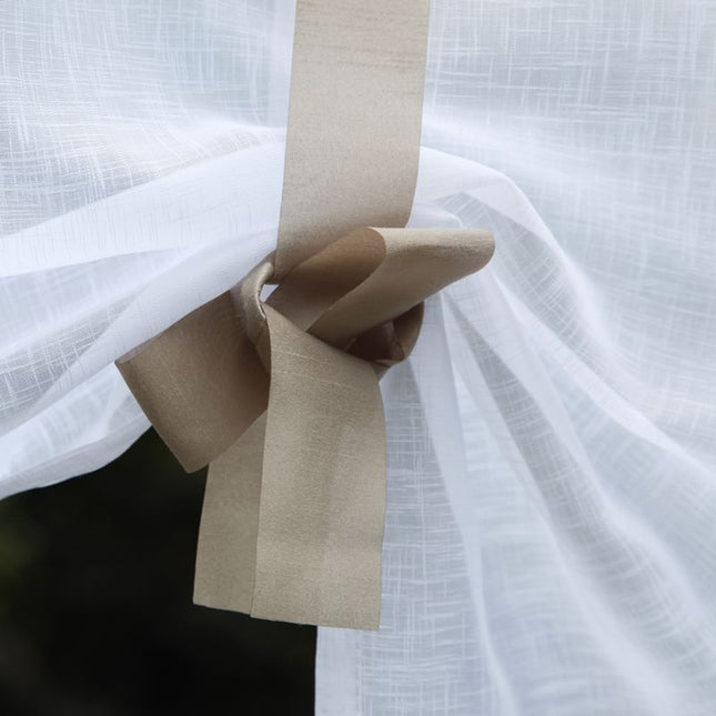 Justerbart hejsegardin med bindebånd