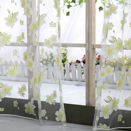 Tyndt gardin med blåt blomstermønster