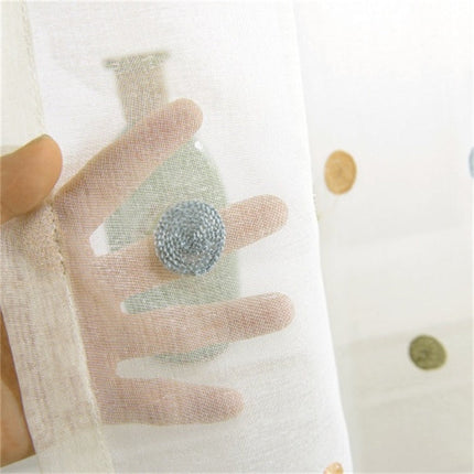 Gennemsigtigt gardin med farverige prikker