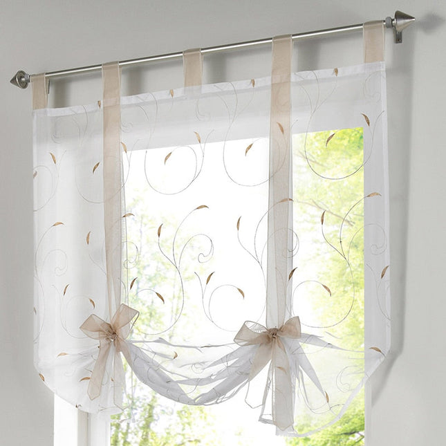 Romantisk liftgardin med rødt broderi