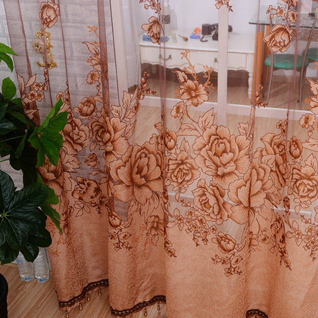 Blomstret voile gardin med perlekant forneden