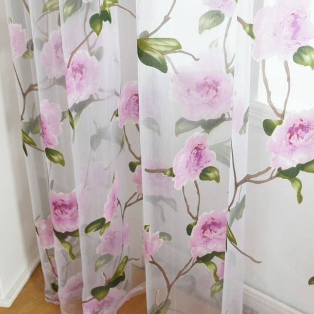 Let voile gardin med romantisk blomsterprint