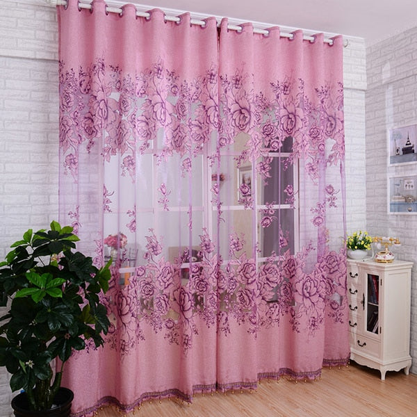 Blomstret voile gardin med perlekant forneden
