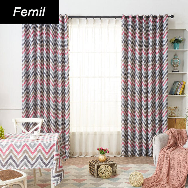 Rødt Fernil mørklægningsgardin med zigzagmønster