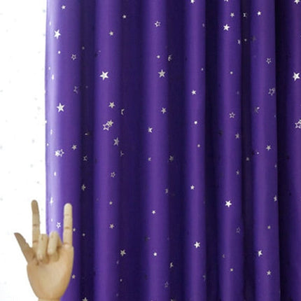 Lilla mørklægningsgardin med stjernemotiv