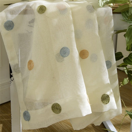 Gennemsigtigt gardin med farverige prikker