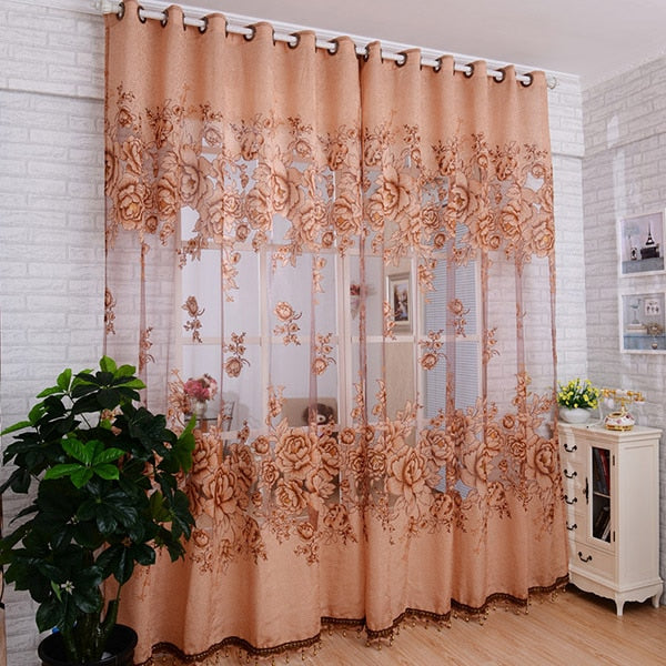 Blomstret voile gardin med perlekant forneden