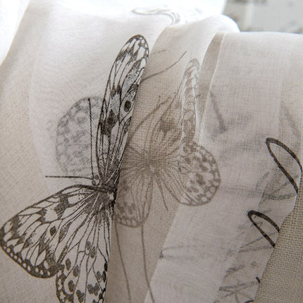 Gennemsigtigt gardin med sommerfugle og skrift