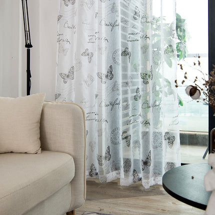 Gennemsigtigt gardin med sommerfugle og skrift