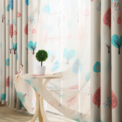 Mørklægningsgardin med moderne træmotiv