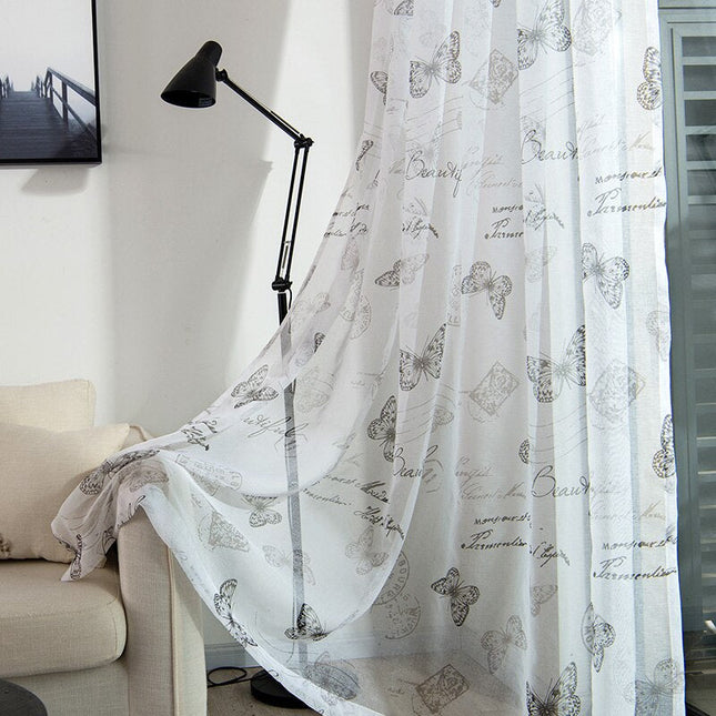 Gennemsigtigt gardin med sommerfugle og skrift