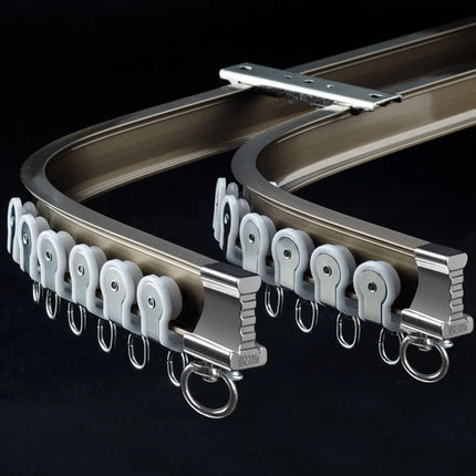 Fleksibel buet gardinskinne til loft