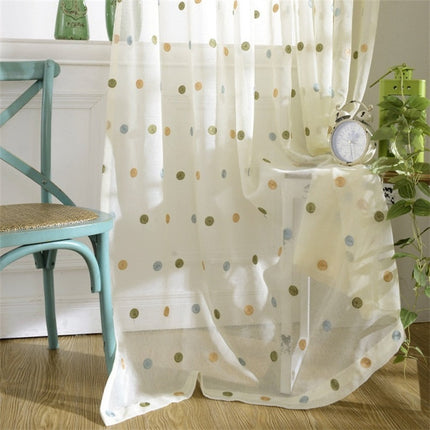 Gennemsigtigt gardin med farverige prikker