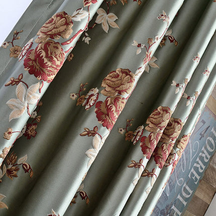 Elegant mørklægningsgardin med blomstermotiv