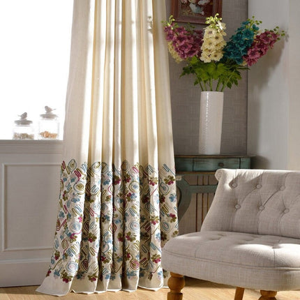 Gardin med broderet boheme-mønster