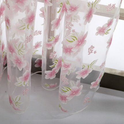 Tyndt gardin med blåt blomstermønster