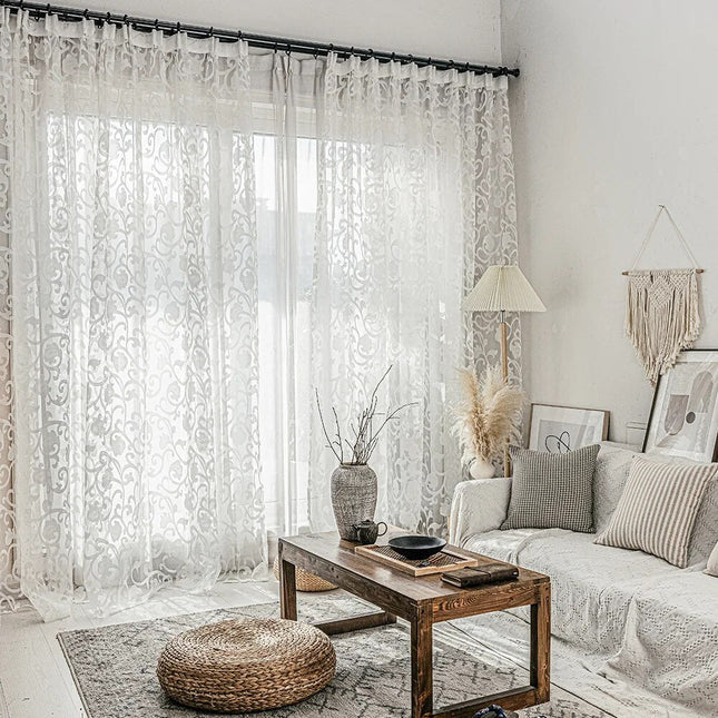 Let gardin med blomsterbroderi