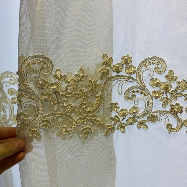 Voile gardin med luksuriøst guldbroderi