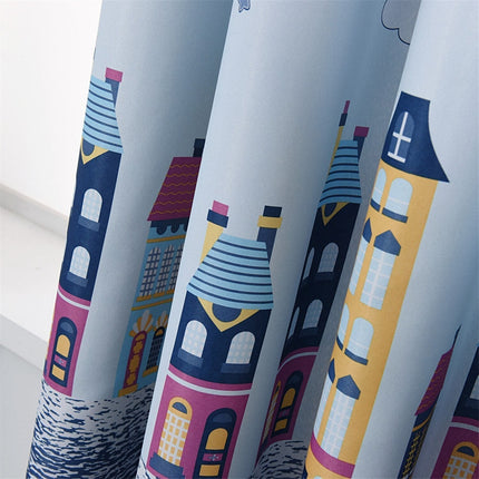 Gardin til børneværelse med by motiv