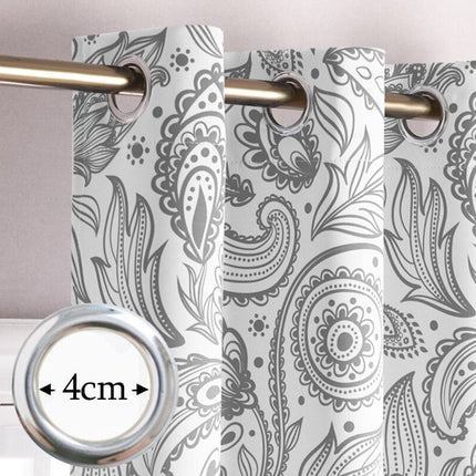 Hvidt gardin med gråt paisleymønster