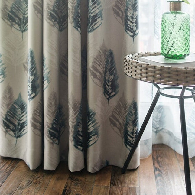 Mørklægningsgardin med moderne fjerprint design