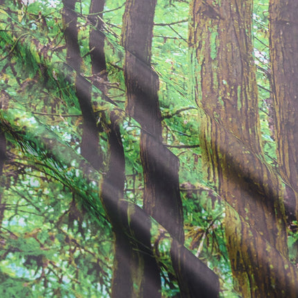 Gardin med realistisk skovmotiv print