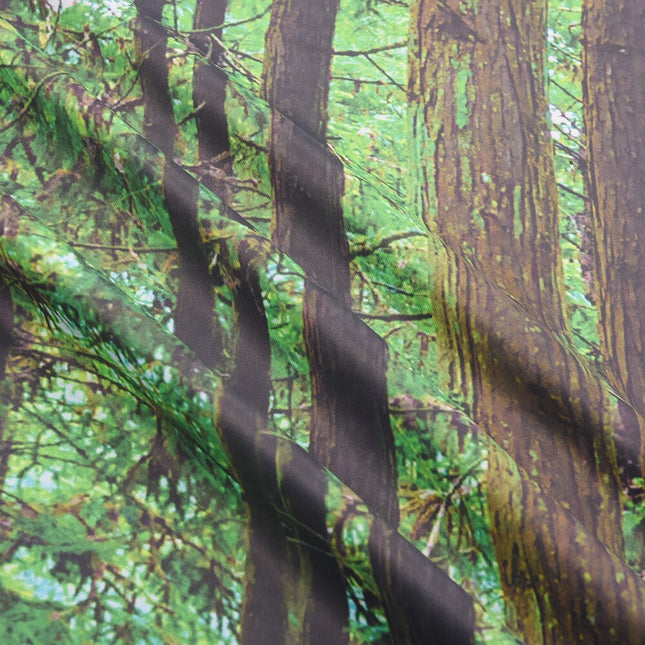 Gardin med realistisk skovmotiv print